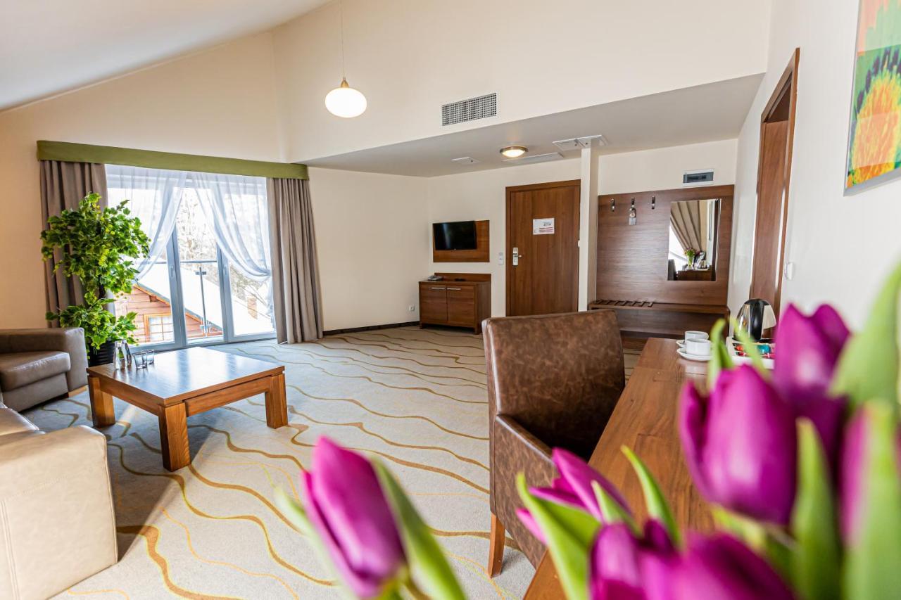 Hotel Olivia Medical Spa Skomielna Czarna Εξωτερικό φωτογραφία