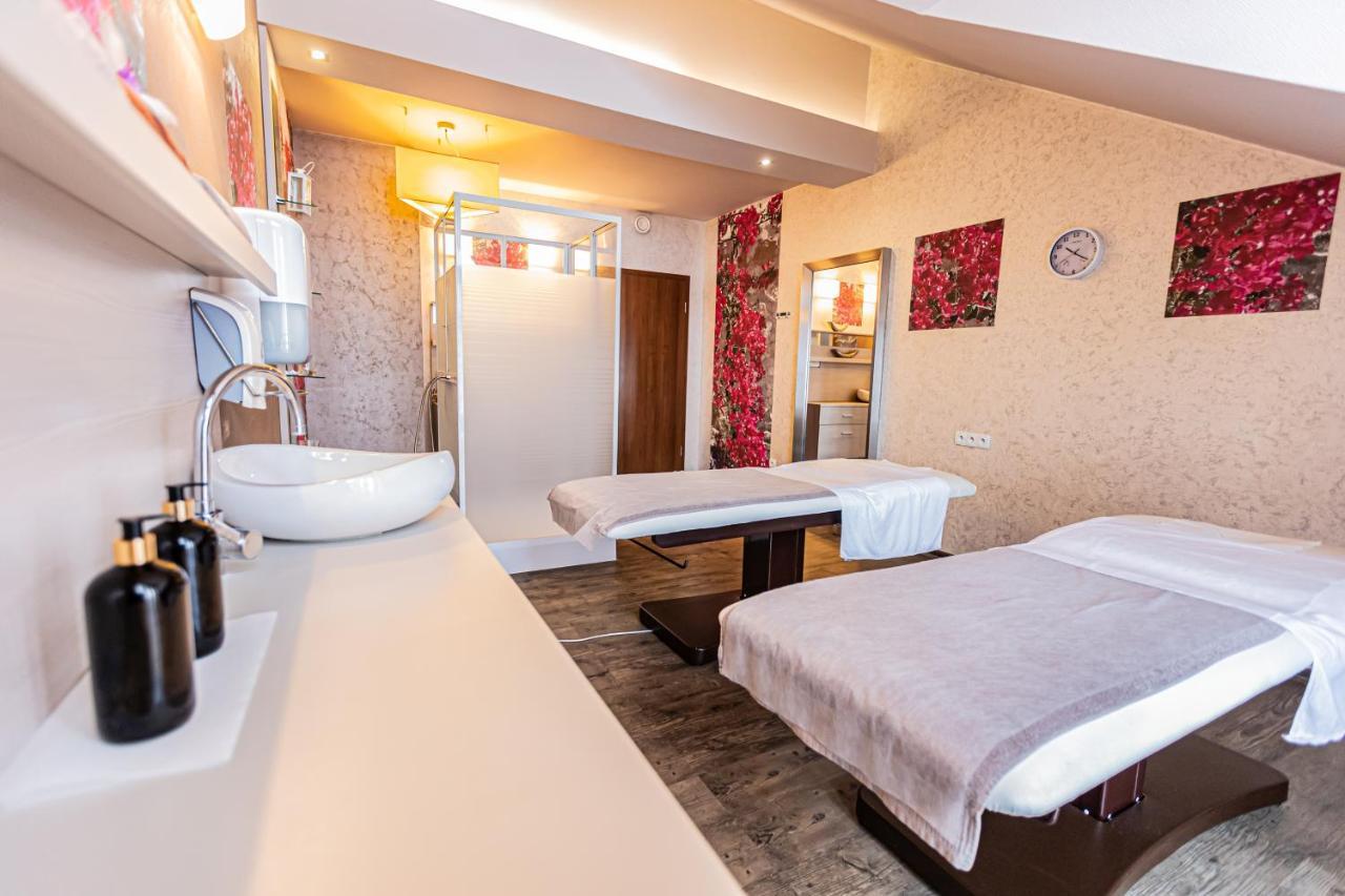 Hotel Olivia Medical Spa Skomielna Czarna Εξωτερικό φωτογραφία