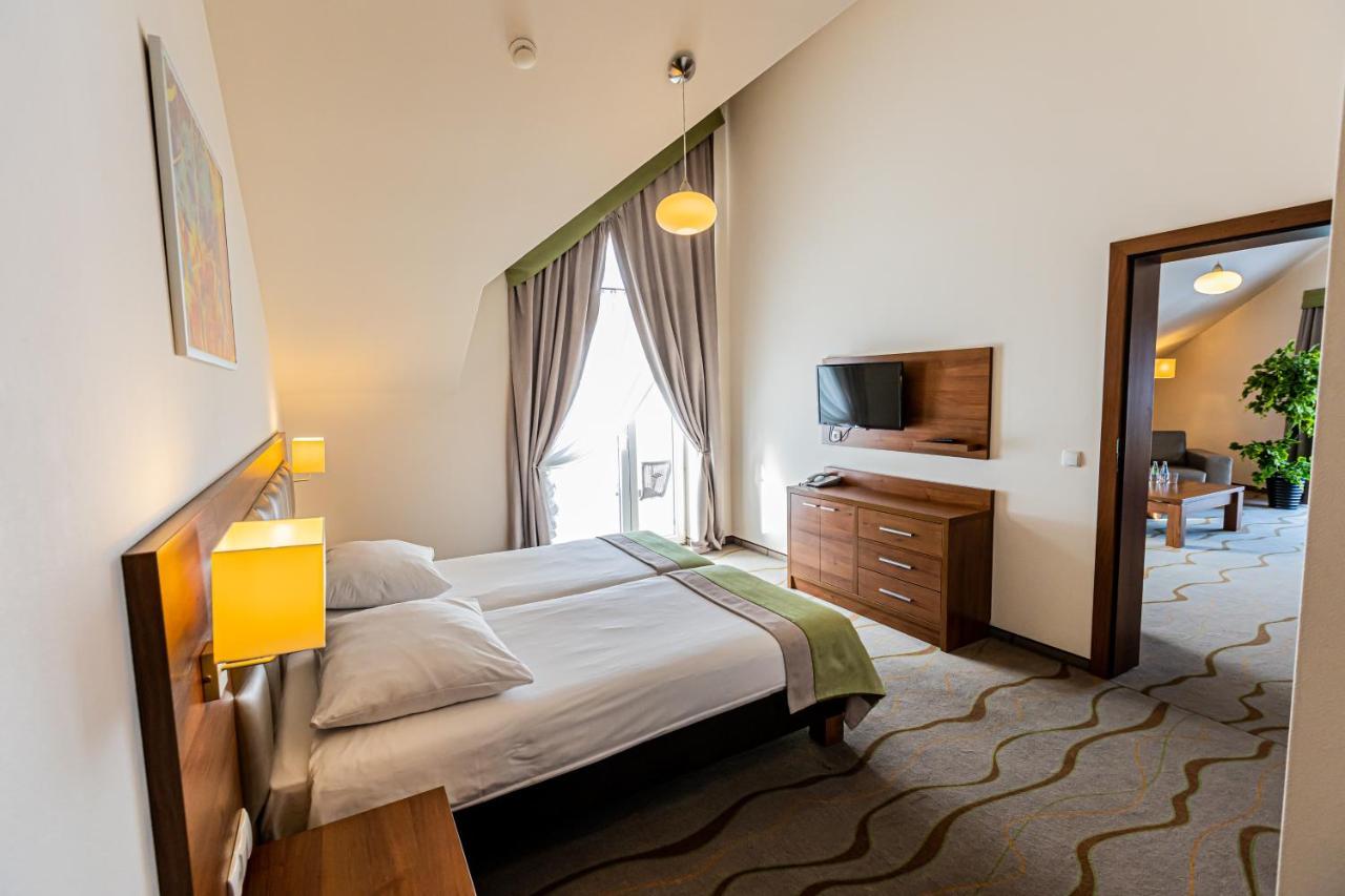 Hotel Olivia Medical Spa Skomielna Czarna Εξωτερικό φωτογραφία
