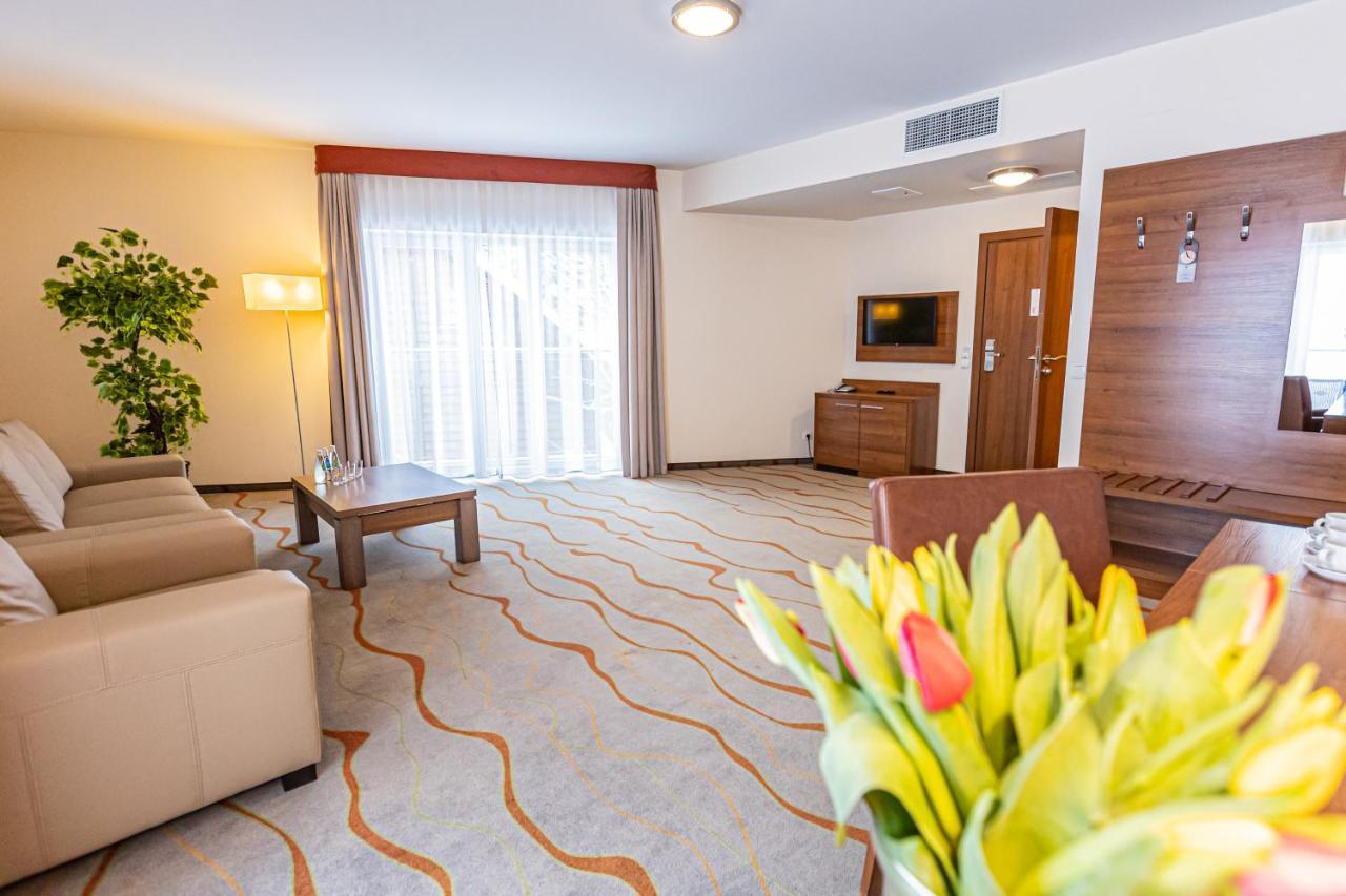 Hotel Olivia Medical Spa Skomielna Czarna Εξωτερικό φωτογραφία