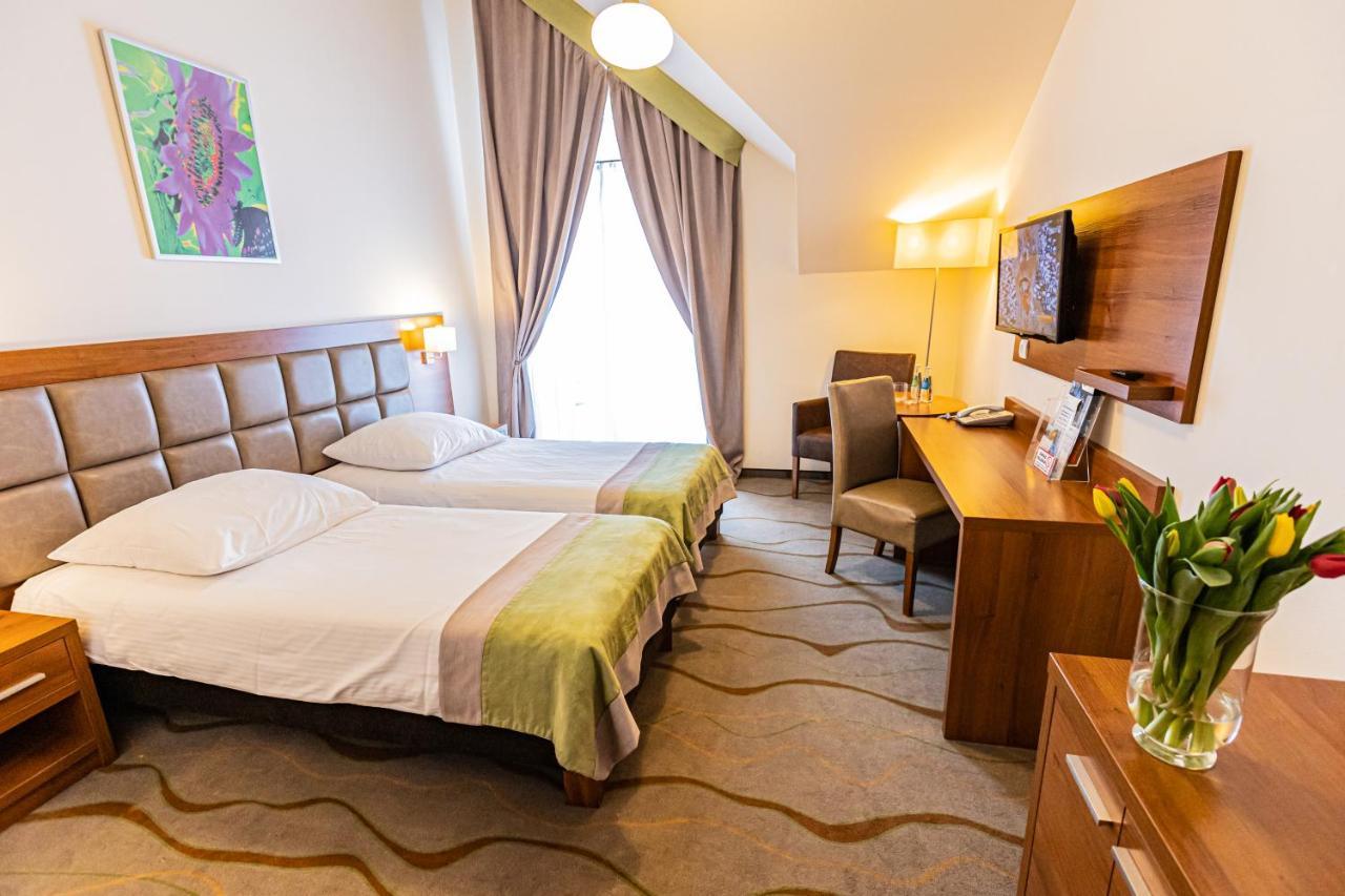 Hotel Olivia Medical Spa Skomielna Czarna Εξωτερικό φωτογραφία