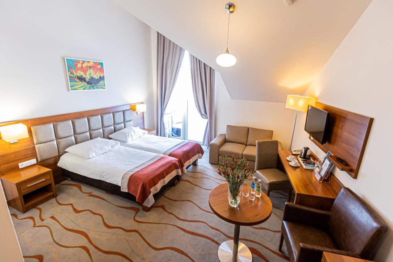 Hotel Olivia Medical Spa Skomielna Czarna Εξωτερικό φωτογραφία