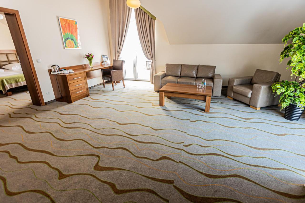 Hotel Olivia Medical Spa Skomielna Czarna Εξωτερικό φωτογραφία